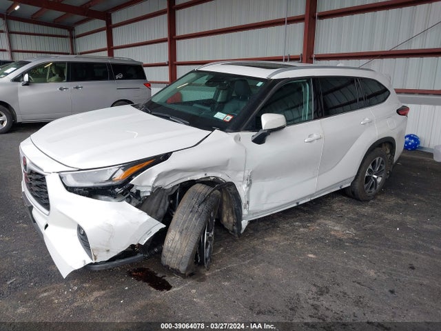 Toyota Highlander Xle 2022 5TDGZRBH0NS596856 Image 2