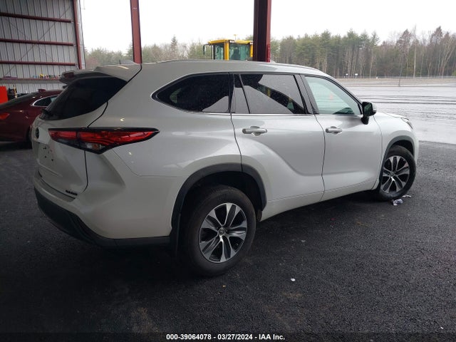 Toyota Highlander Xle 2022 5TDGZRBH0NS596856 Image 4