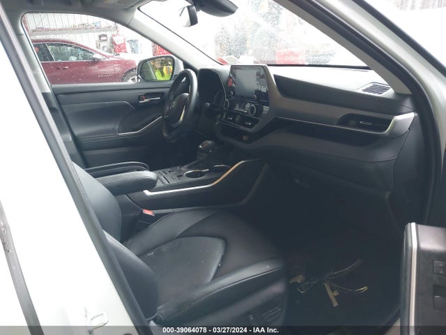 Toyota Highlander Xle 2022 5TDGZRBH0NS596856 Image 5