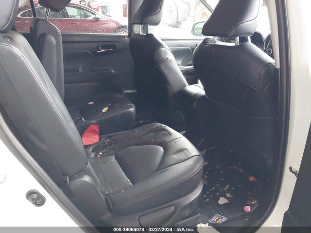 Toyota Highlander Xle 2022 5TDGZRBH0NS596856 Image 8