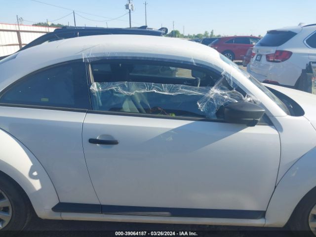 3VWFD7AT2JM702686 Volkswagen Beetle 2.0t Coast/2.0t S
