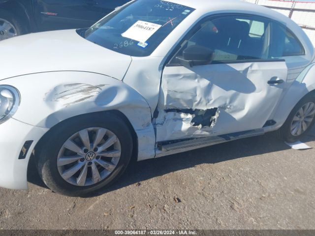 3VWFD7AT2JM702686 Volkswagen Beetle 2.0t Coast/2.0t S