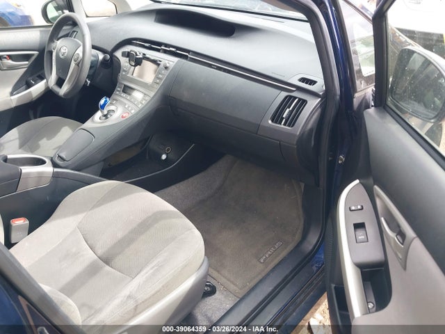 Toyota Prius Two 2014 JTDKN3DU9E0362814 Image 5