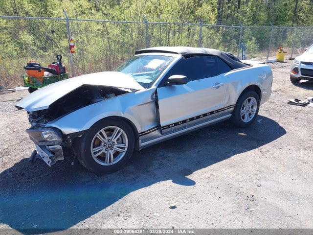 Ford Mustang V6 2014 1ZVBP8EM5E5266667 Image 2