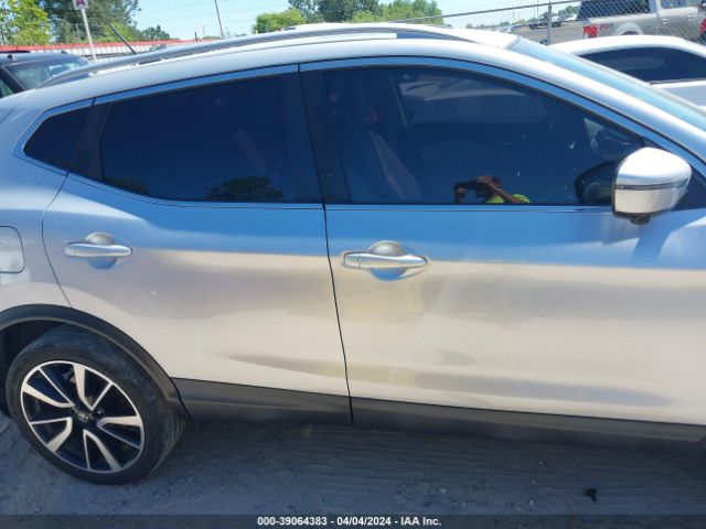 JN1BJ1CP9JW105738 Nissan Rogue Sport Sl