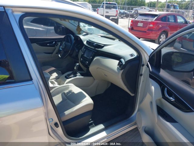 JN1BJ1CP9JW105738 Nissan Rogue Sport Sl