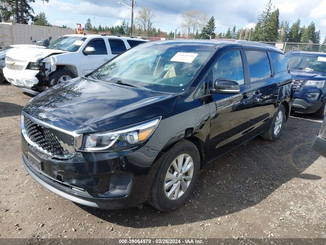 KIA SEDONA LX 2018 KNDMB5C14J6379788 Image 2