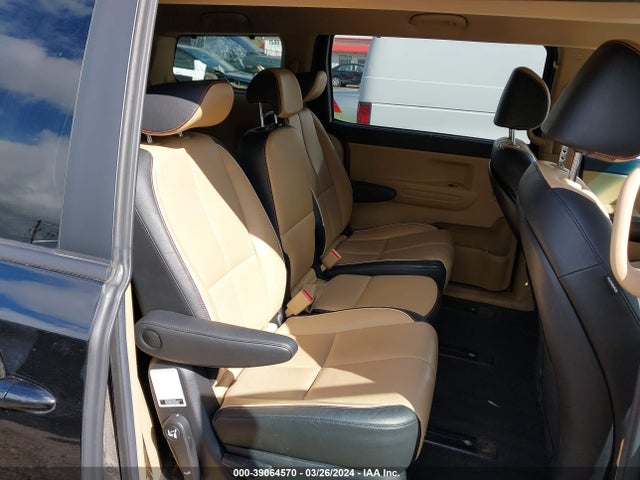 KIA SEDONA LX 2018 KNDMB5C14J6379788 Image 8