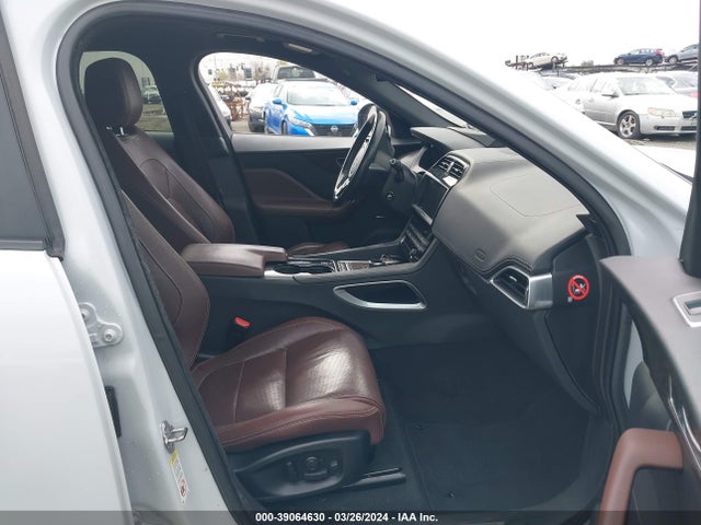 2017 JAGUAR F-PACE SADCM2BV7HA889945 Photo 4