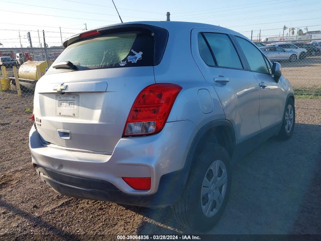 Chevrolet TRAX LS 2018 KL7CJKSB1JB704229 Image 4