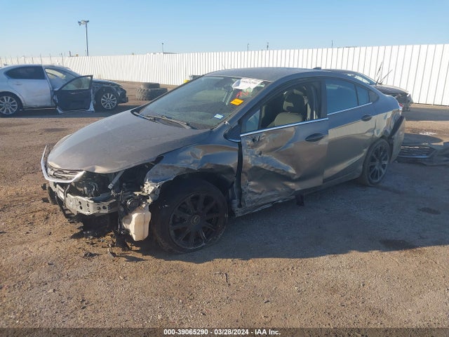 Chevrolet Cruze Lt Auto 2017 1G1BE5SMXH7183202 Image 2