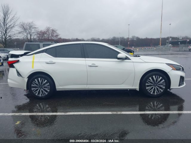 1N4BL4DW7RN347112 Nissan Altima Sv Intelligent Awd