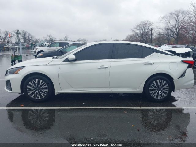 1N4BL4DW7RN347112 Nissan Altima Sv Intelligent Awd