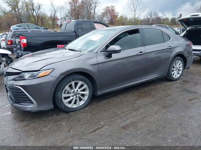Toyota CAMRY LE 2022 4T1C11AK8NU632997 Image 2