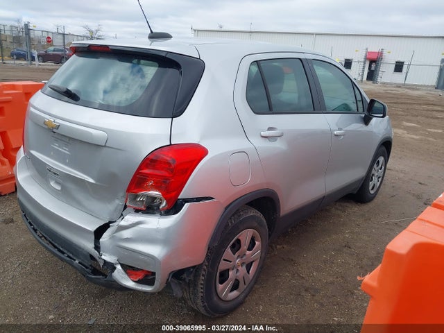 Chevrolet TRAX LS 2018 KL7CJKSBXJB721885 Image 4