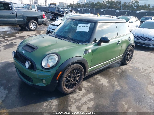 2009 MINI COOPER S WMWMF73599TW81347 Photo 1
