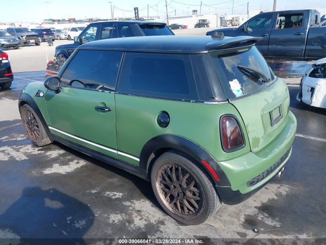 2009 MINI COOPER S WMWMF73599TW81347 Photo 2