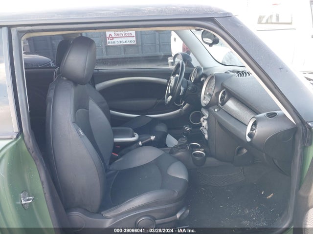 2009 MINI COOPER S WMWMF73599TW81347 Photo 4