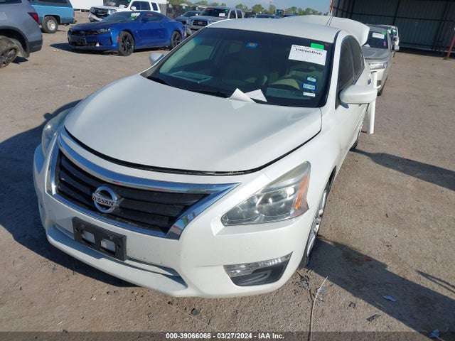 Nissan Altima 2.5 S 2015 1N4AL3AP7FN368461 Image 2