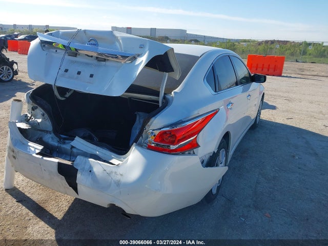 Nissan Altima 2.5 S 2015 1N4AL3AP7FN368461 Image 4
