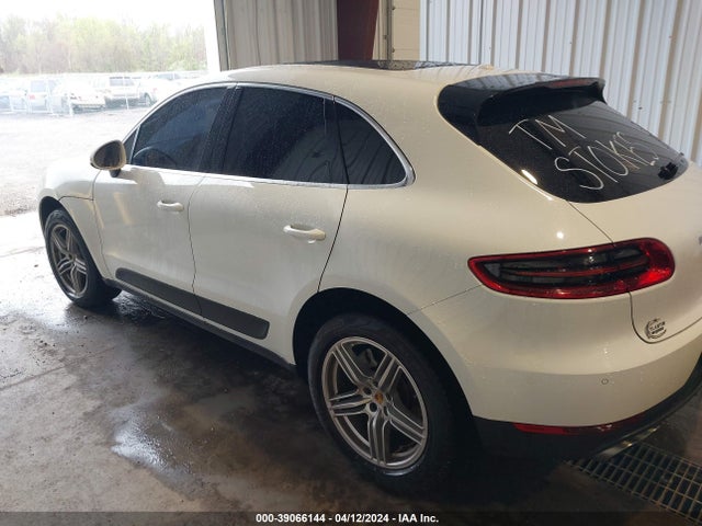 2017 PORSCHE MACAN WP1AB2A5XHLB18652 Photo 2
