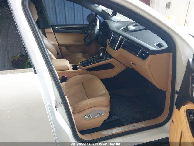 2017 PORSCHE MACAN WP1AB2A5XHLB18652 Photo 4