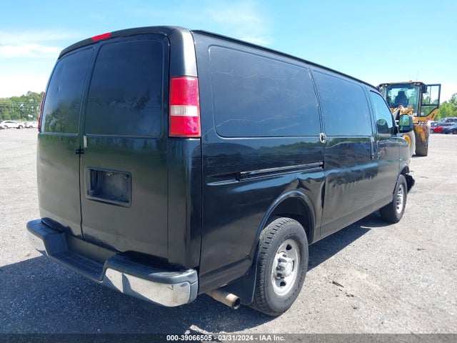 Chevrolet Express 2500 Work Van 2016 1GCWGAFFXG1157014 Image 4