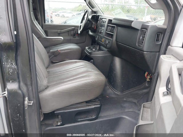 Chevrolet Express 2500 Work Van 2016 1GCWGAFFXG1157014 Image 5