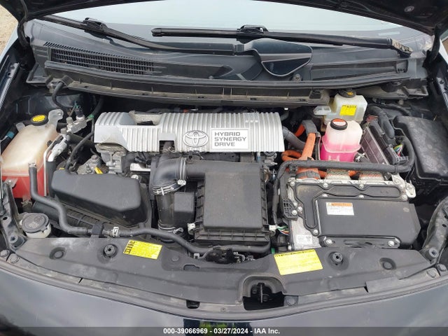 Toyota Prius Three 2014 JTDKN3DU6E1813255 Image 10