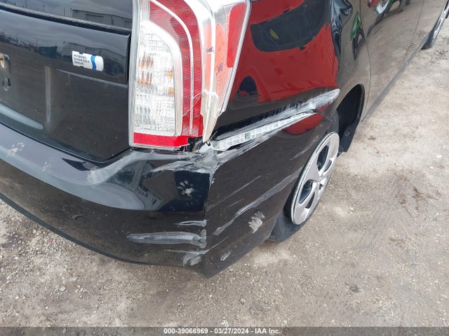 Toyota Prius Three 2014 JTDKN3DU6E1813255 Image 13