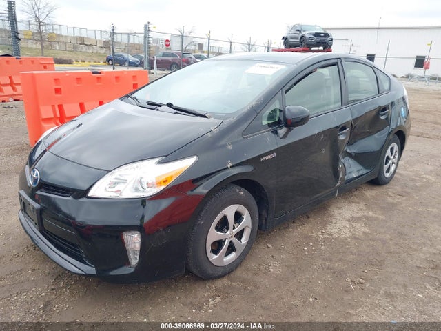 Toyota Prius Three 2014 JTDKN3DU6E1813255 Image 2