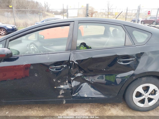 Toyota Prius Three 2014 JTDKN3DU6E1813255 Image 6