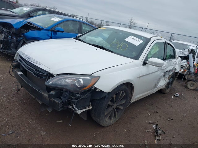 Chrysler 200 Touring 2014 1C3CCBBB8EN165243 Image 2
