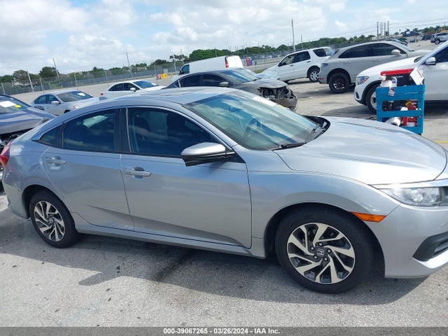 Honda CIVIC EX 2018 2HGFC2F77JH589628 Image 13