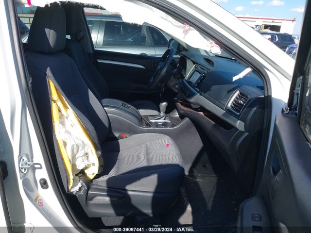 Toyota Highlander Le 2016 5TDZARFHXGS021046 Image 5