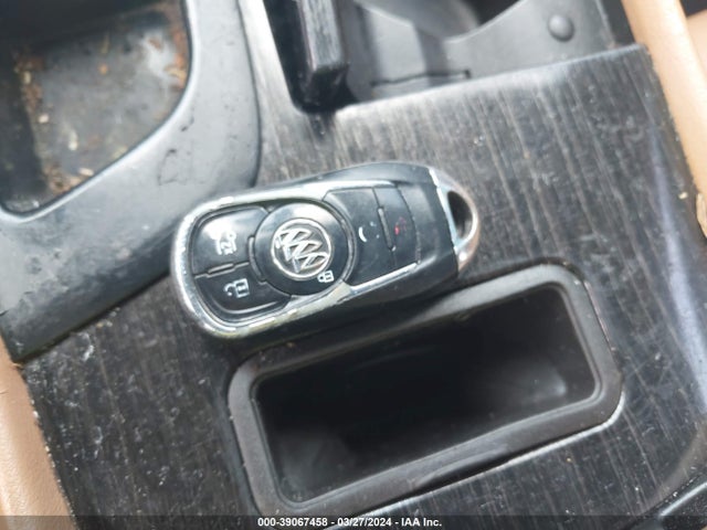 1G4ZP5SS6HU208897 Buick Lacrosse Essence