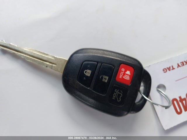 Toyota RAV4 LE 2018 JTMBFREV3JJ260517 Image 11