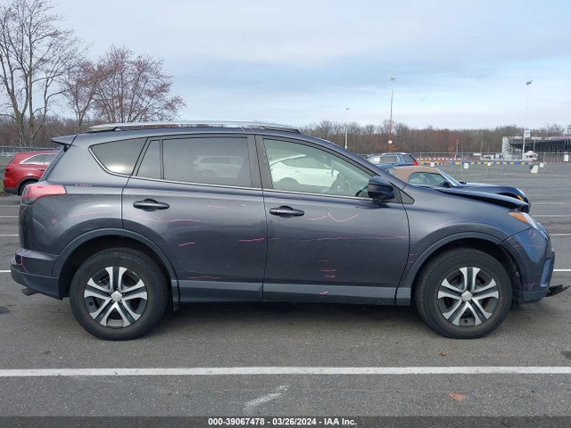 Toyota RAV4 LE 2018 JTMBFREV3JJ260517 Image 13