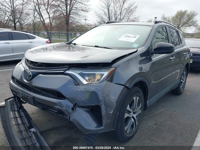 Toyota RAV4 LE 2018 JTMBFREV3JJ260517 Image 2