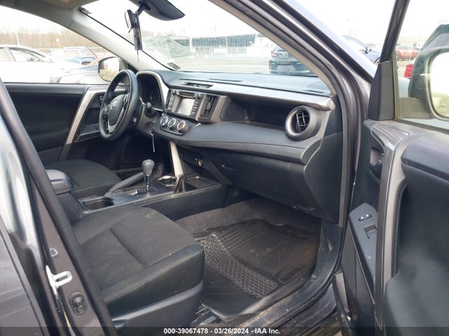 Toyota RAV4 LE 2018 JTMBFREV3JJ260517 Image 5