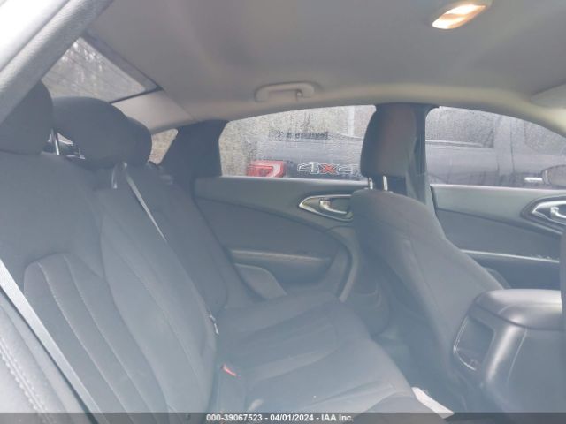1C3CCCFB2HN512473 Chrysler 200 LX