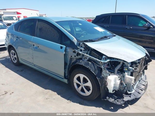 Toyota Prius Two 2015 JTDKN3DU6F1918573 Image 1