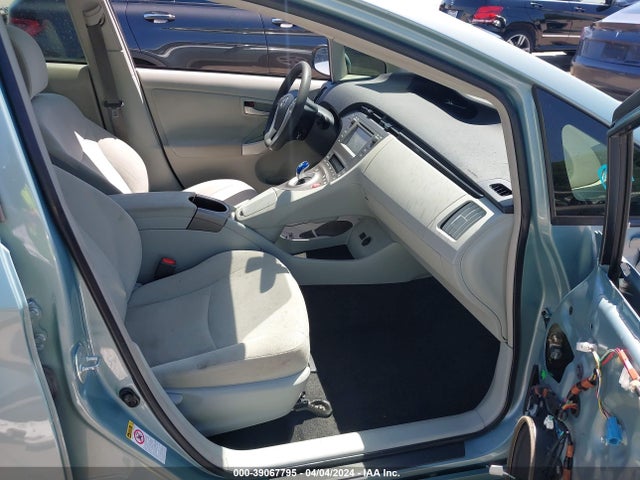 Toyota Prius Two 2015 JTDKN3DU6F1918573 Image 5