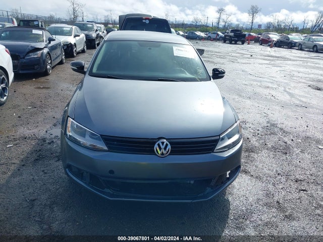 3VWD17AJ4EM245268 Volkswagen Jetta 1.8t Se