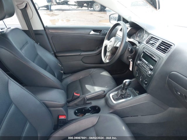 3VWD17AJ4EM245268 Volkswagen Jetta 1.8t Se
