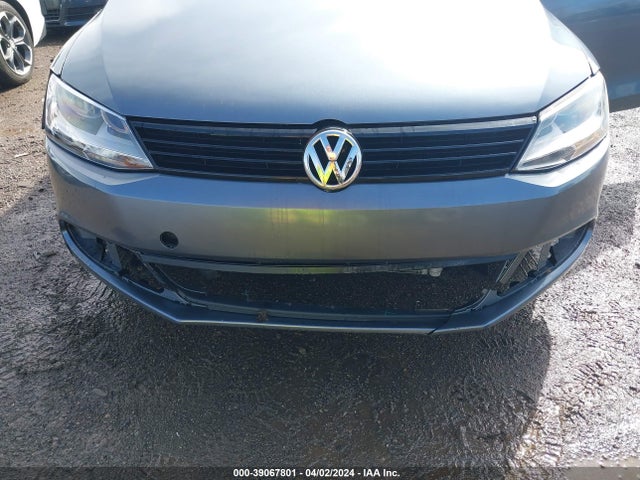 3VWD17AJ4EM245268 Volkswagen Jetta 1.8t Se