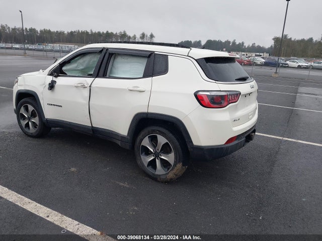 Jeep Compass Latitude 4x4 2018 3C4NJDBB6JT282805 Image 3