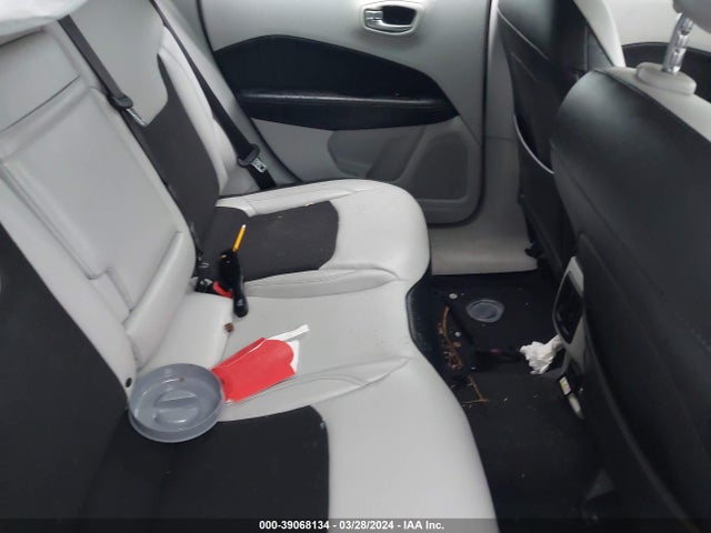 Jeep Compass Latitude 4x4 2018 3C4NJDBB6JT282805 Image 8