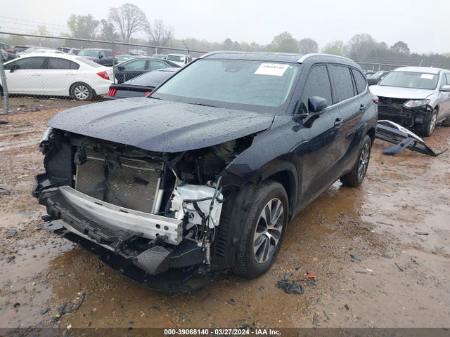 Toyota Highlander Xle 2022 5TDHZRAH5NS103646 Image 2