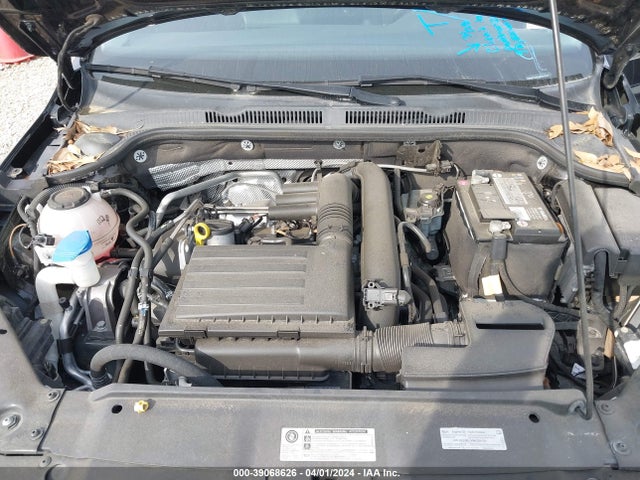 3VWDB7AJ8JM251694 Volkswagen Jetta 1.4t Se/1.4t Wolfsburg Edition